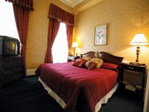 Chateau Dupre king bed room