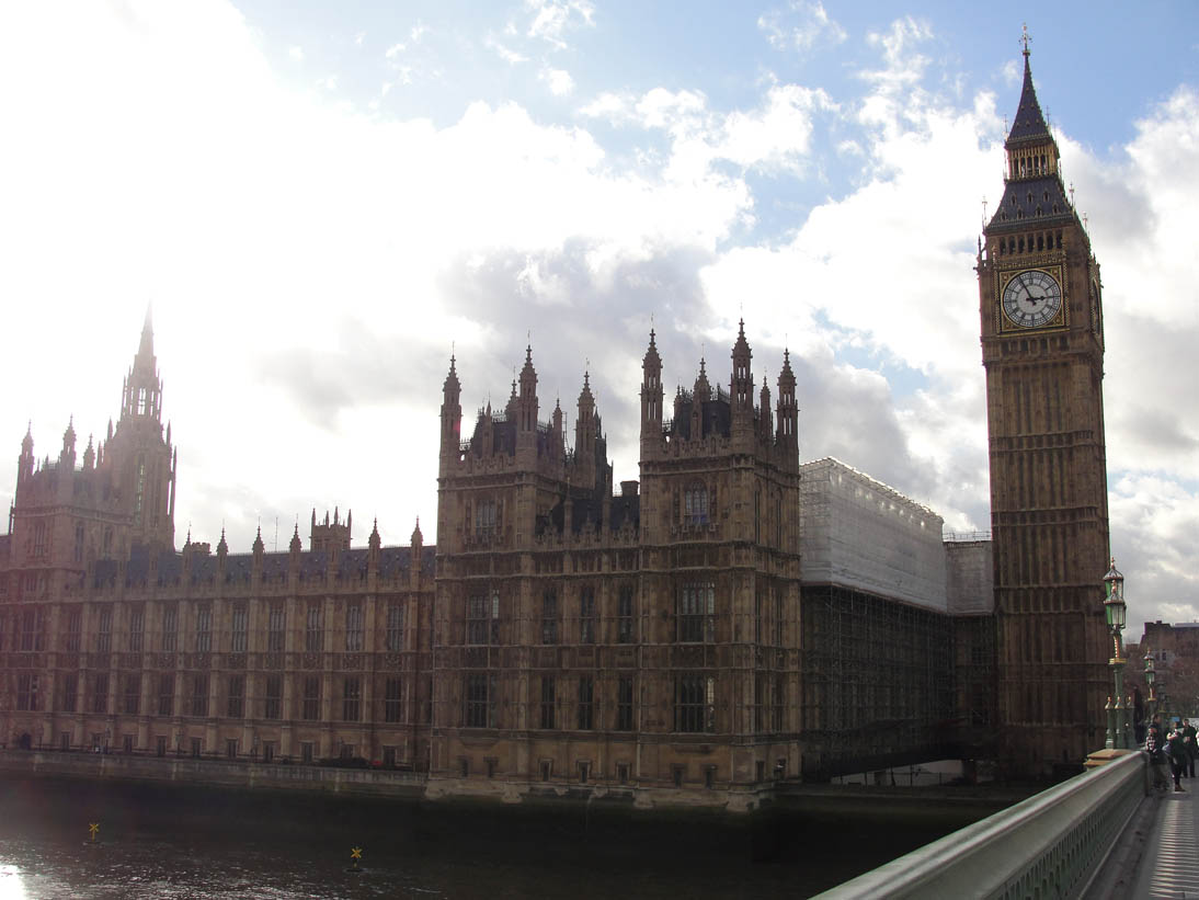 London parliament house and Big Ben