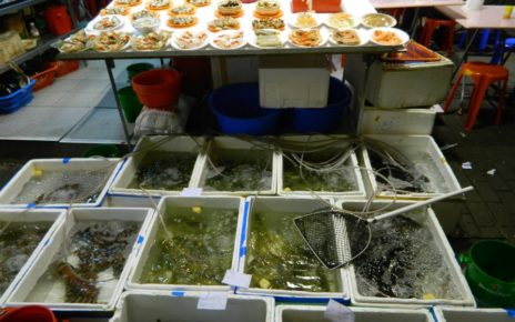 live sea foods up for grabs at Kowloon's night market